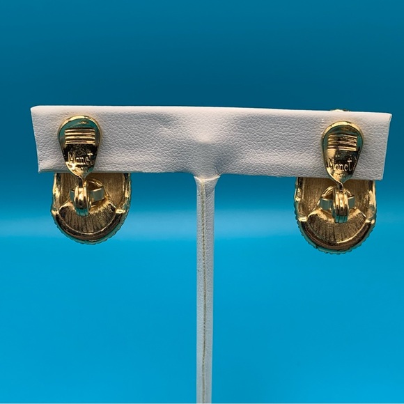 $9.99 Shipping Monet Vintage 1960’s Gold Plated Textured Half Hoop Clip Earrings - Picture 2 of 6